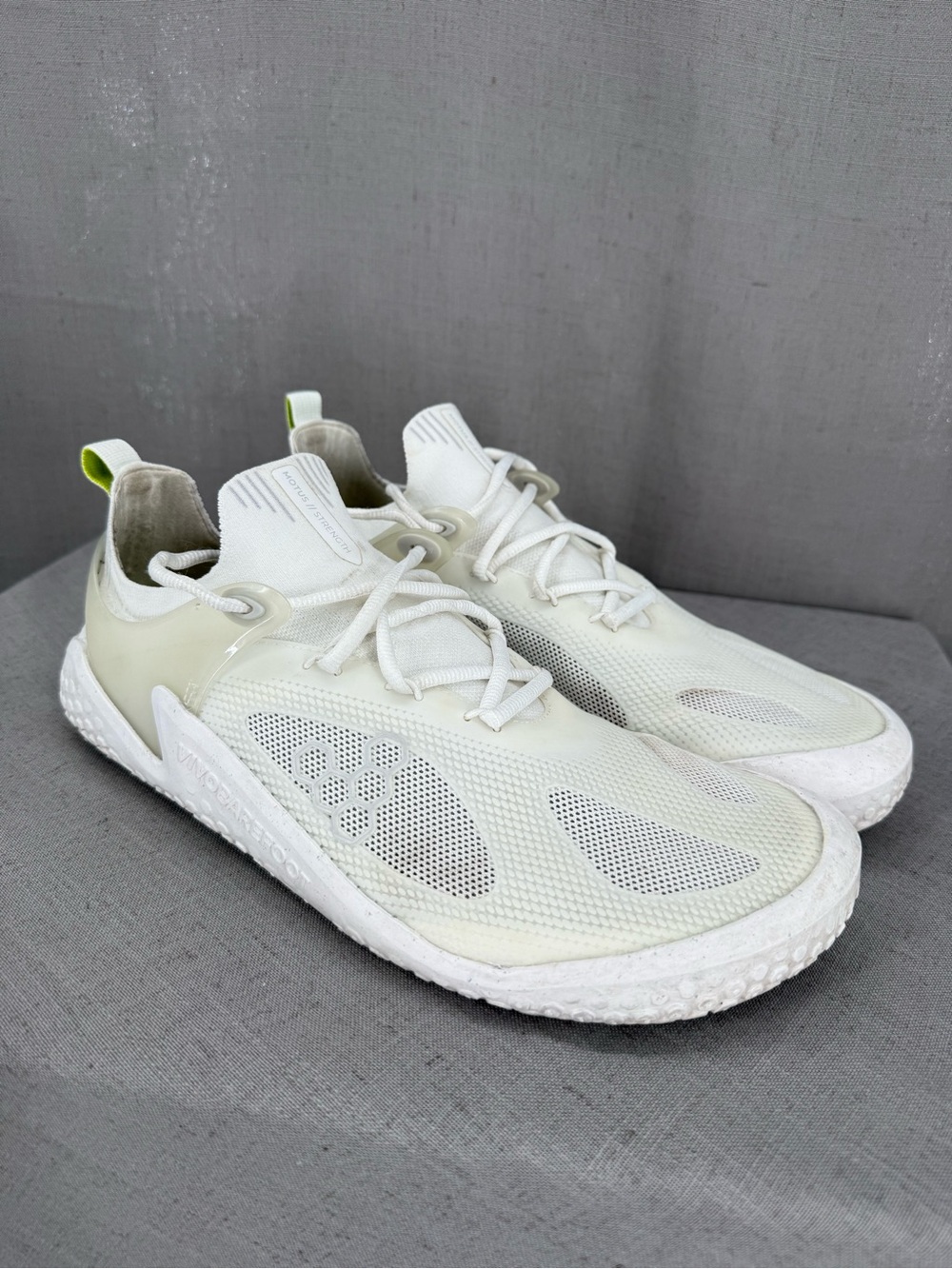 VivoBarefoot Motus Shoes men’s 10 White Mesh Minimalist Training Sneakers